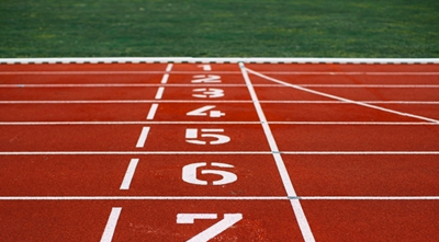 學校塑膠跑道操場有什么優點？