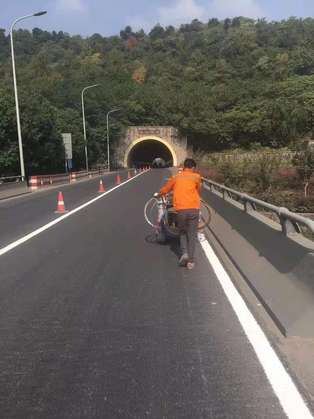 雙噴組份噴涂標線