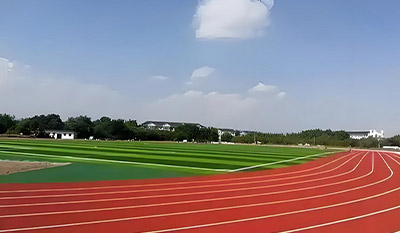 硅PU球場有哪些特點？