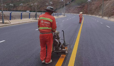 道路劃線施工后出現裂縫如何處理？