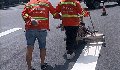 道路劃線施工為什么會產生劃痕？
